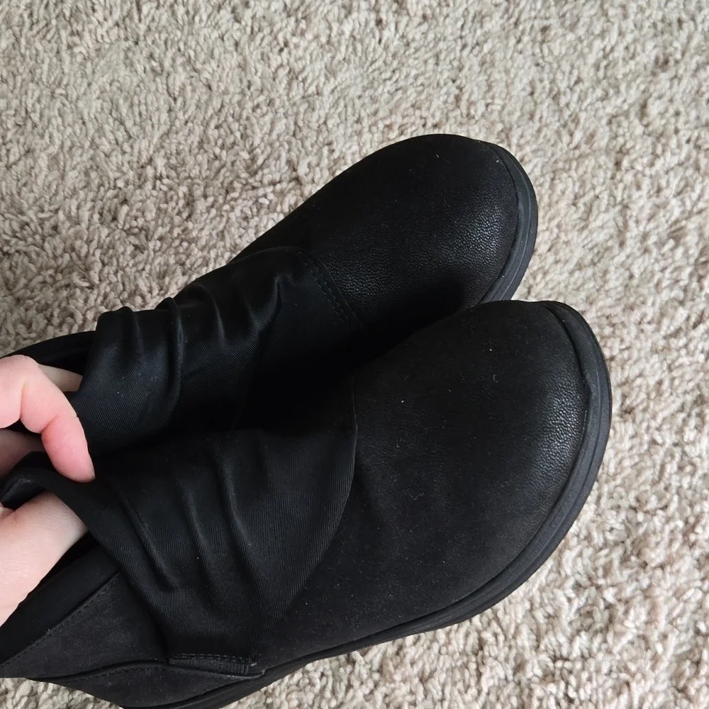 Clarks Womens Black Booties‎